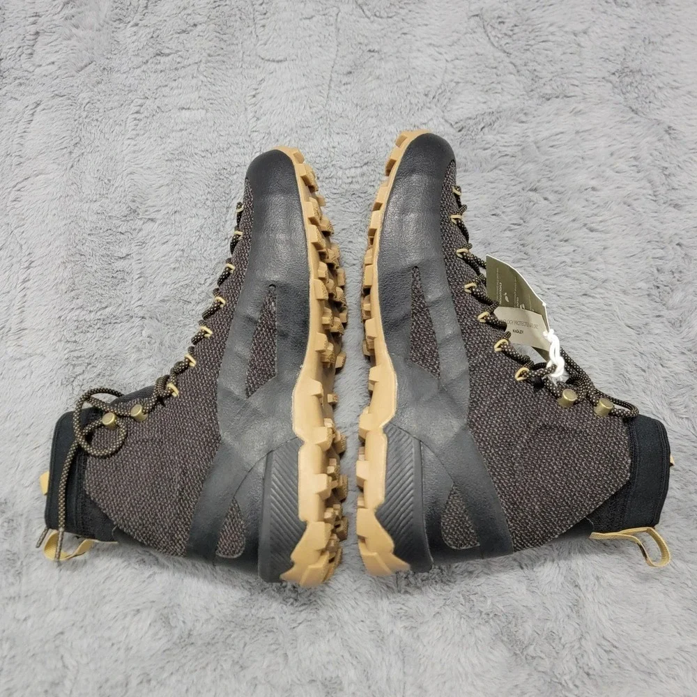 Naglev unico boots